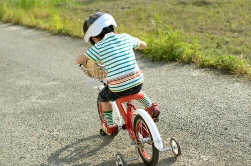 補助付き自転車は何歳から乗る